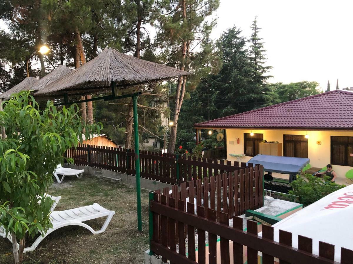 Cafe-Hotel Assir Pizunda Exterior foto